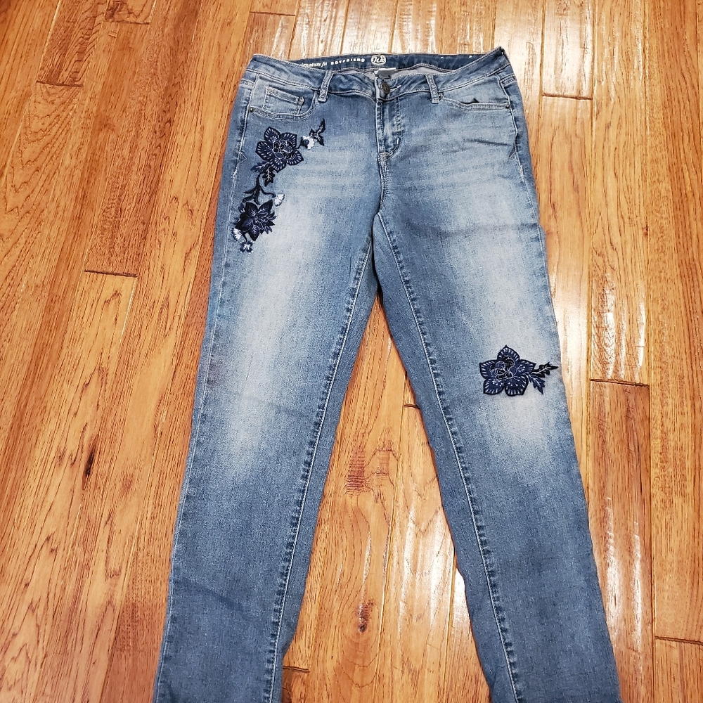 Dress barn size 4 embroidery denim capris